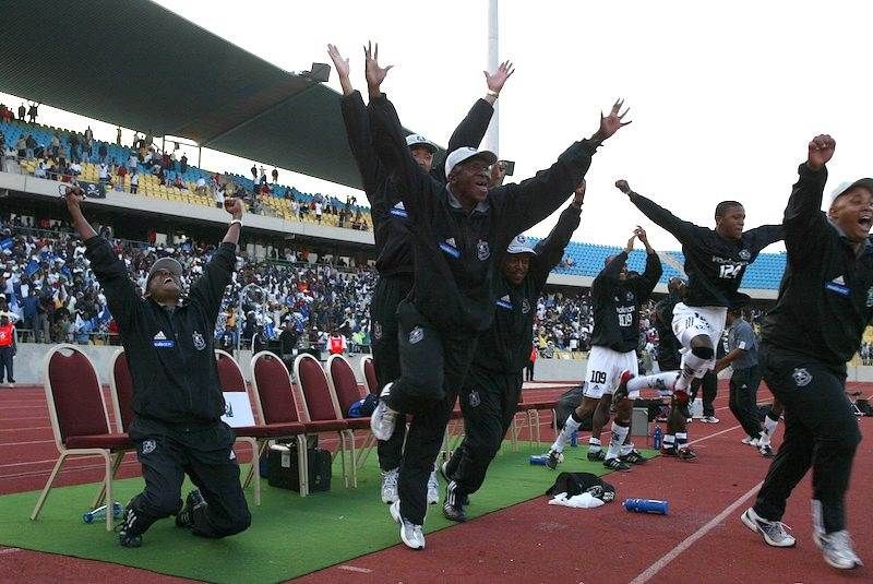 2002/03 - Roy Barreto (Pirates, bottom left) - Zim