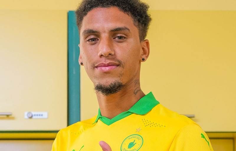 Rushine De Reuck - The 25-year-old has been signed