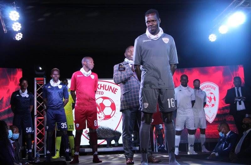 Tapuwa Kapini wears the grey goalkeeper strip