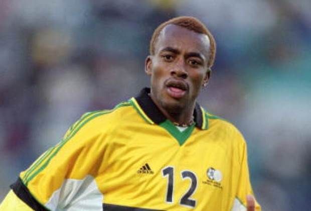 Alfred Phiri (picture with Bafana Bafana) – Gençle Alfred Phiri (picture with Bafana Bafana) – Gençle