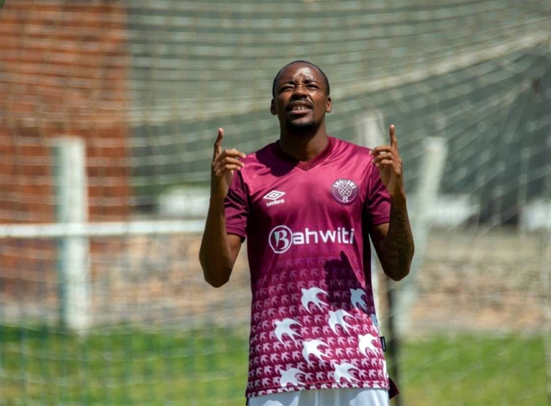 Bantu Mzwakali (27) - playmaker