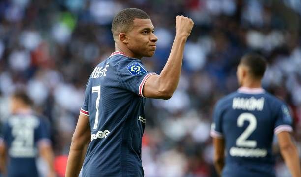 1. Kylian Mbappe (Paris Saint-Germain) - €160 mill