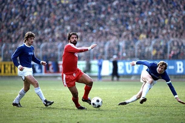 6. Bayern Munich : Gerd Muller (563 goals)