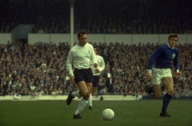 9. Tottenham Hotspur : Jimmy Greaves (266 goals)