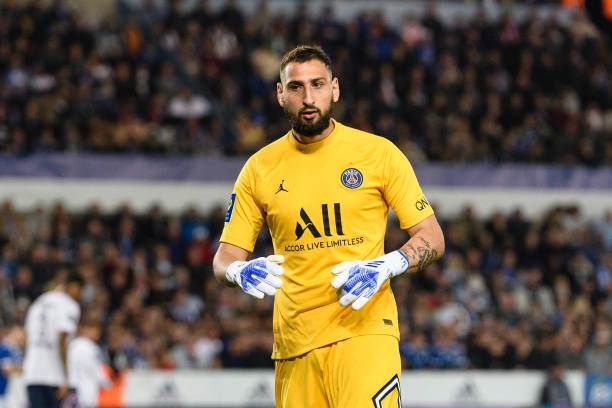 =9. Gianluigi Donnarumma - €916 000 a month