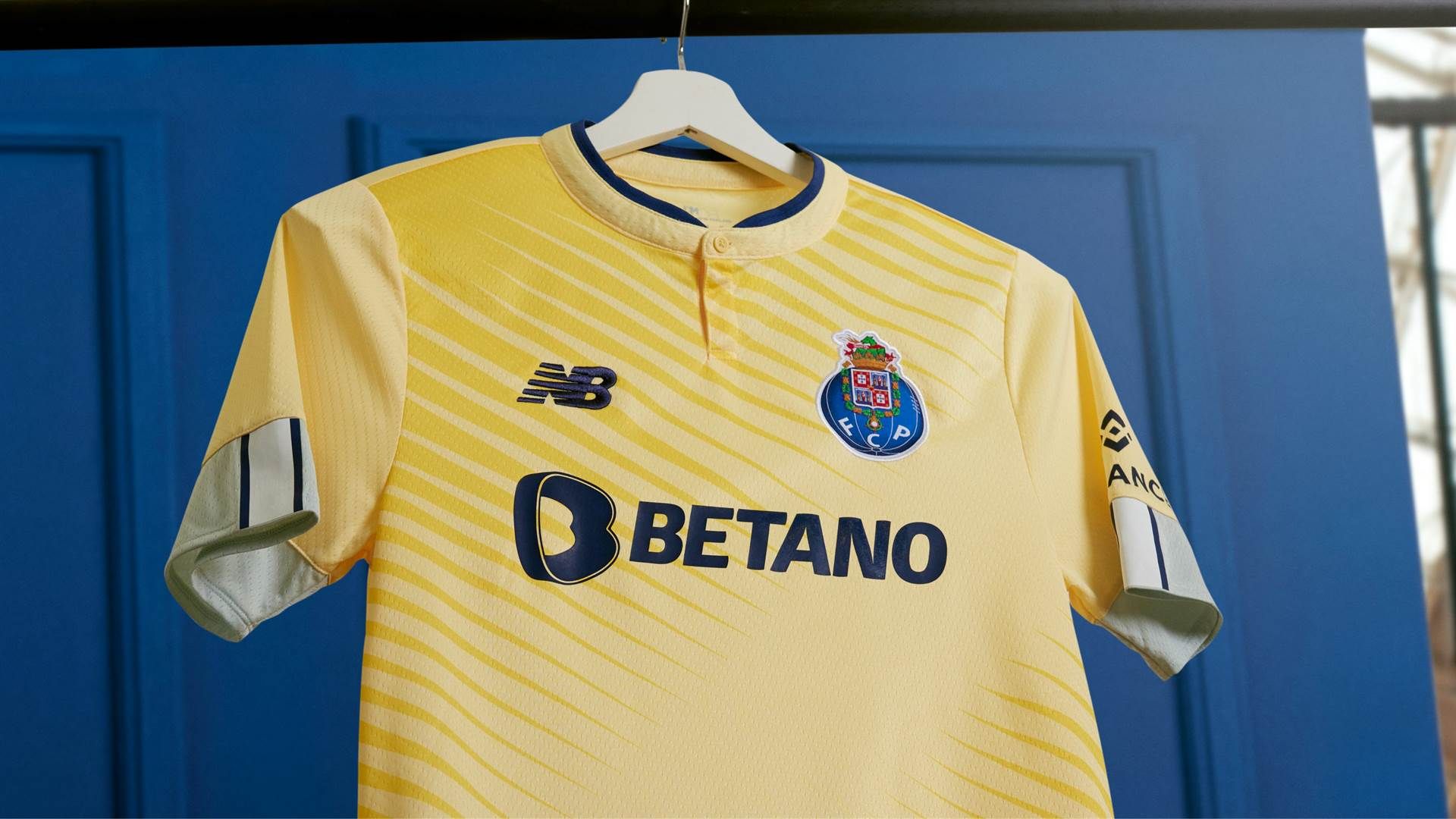 FC Porto 2022/23 away kit 