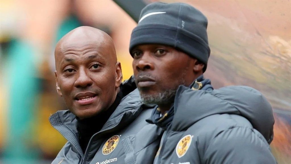 Kaizer Chiefs head coach Arthur Zwane with the clu