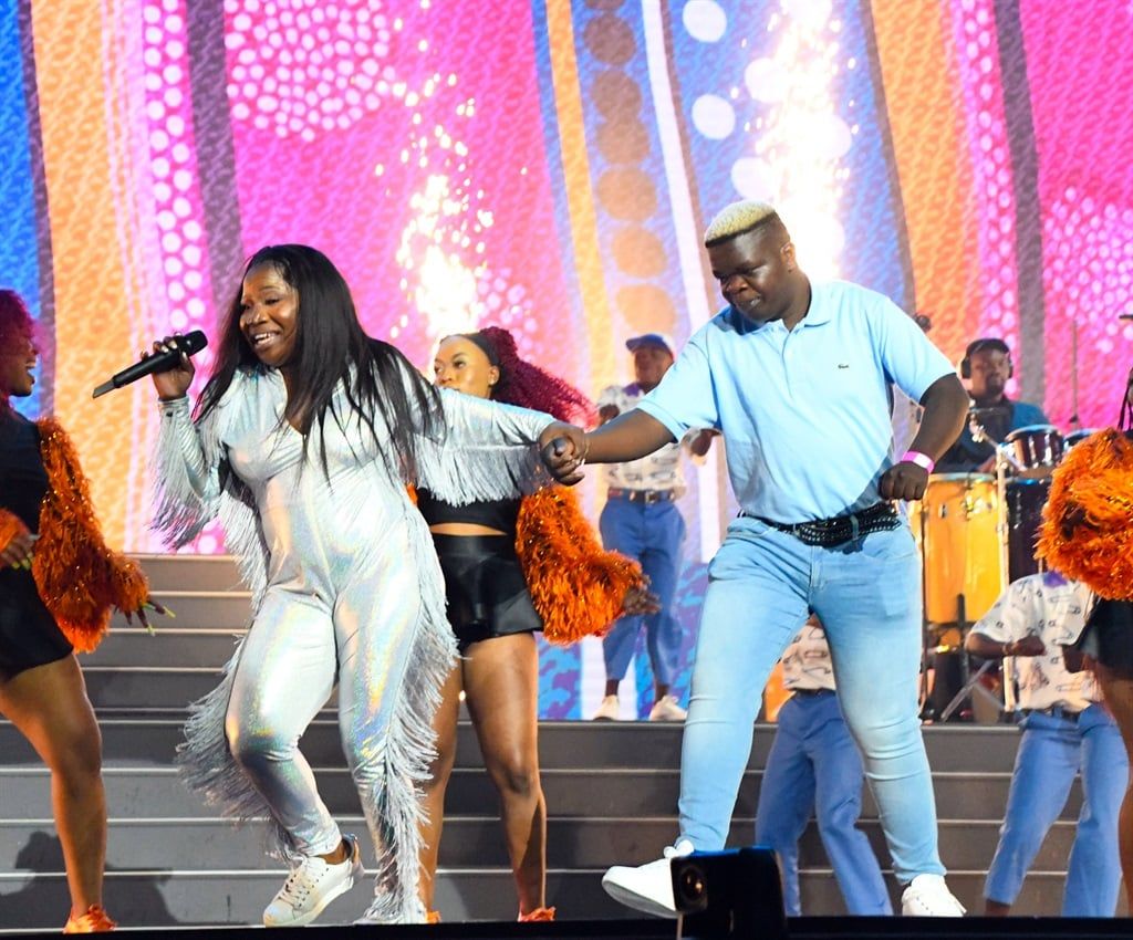 Singer Makhadzi performing with Skomota at the 202